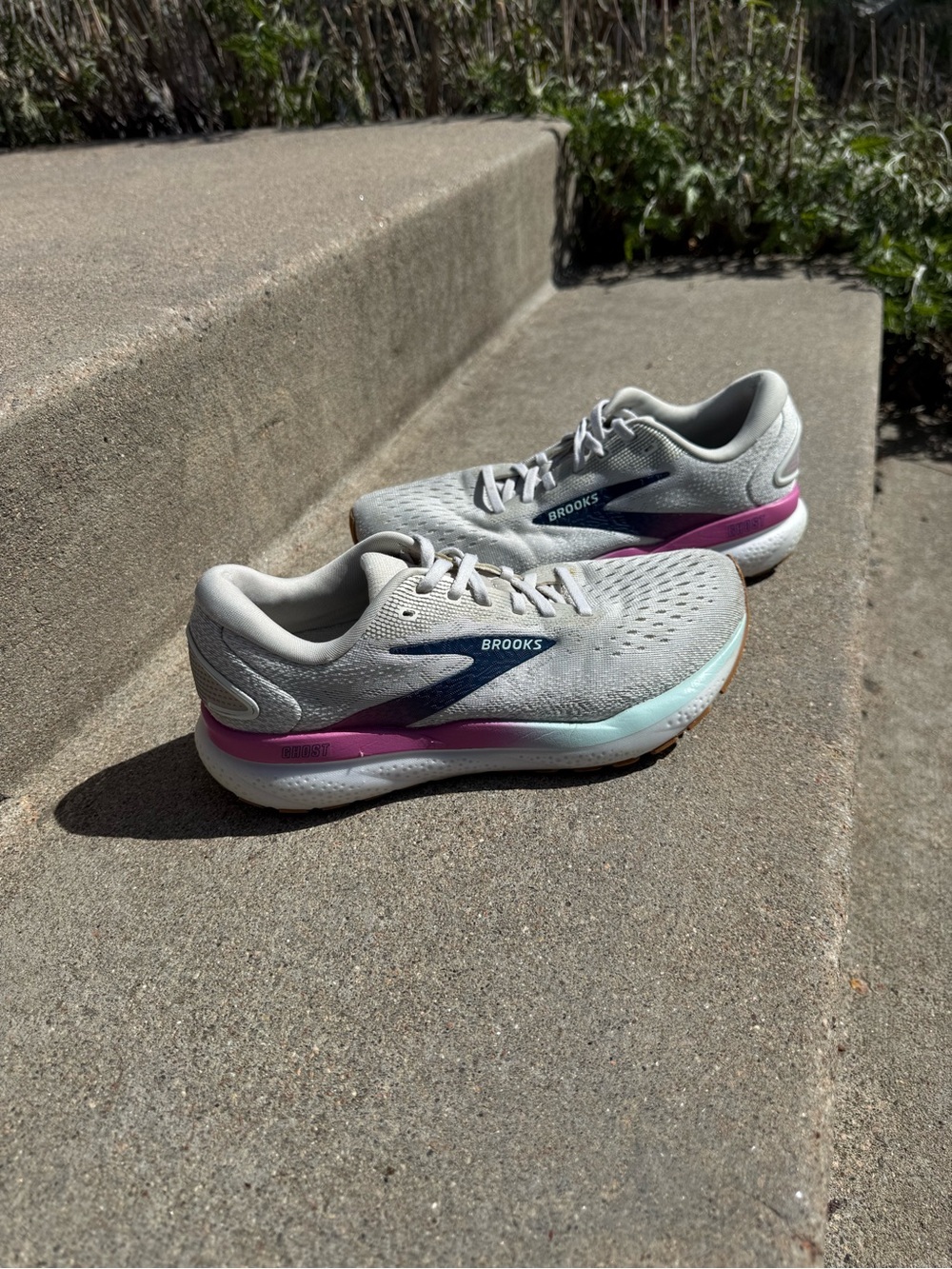 Womens Brooks Ghost 16 (size 7)